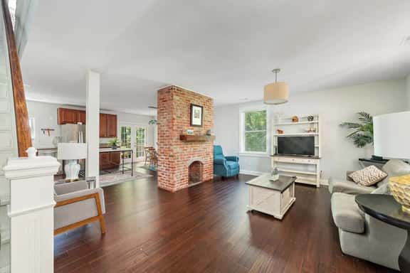 Renovated 2B w/Balcony by OTR, UC, Findlay Market - Image 1