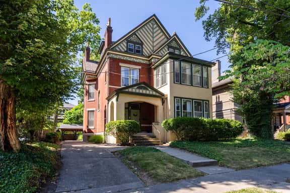 Spacious 6-BR Home-10 Mins to DT - Image 1