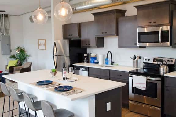 Stunning Condo Near Washington Park - Free Parking - Image 1