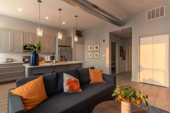 Zango: Explore OTR/Downtown from a Renovated Condo - Image 1