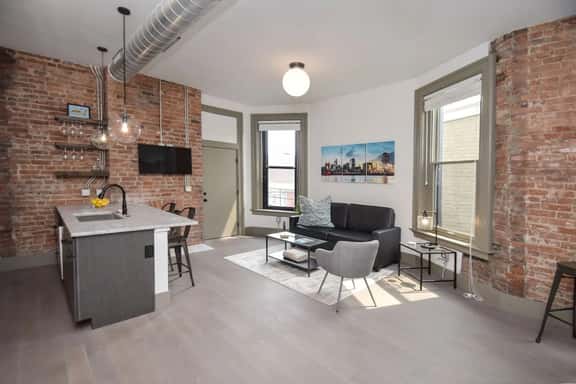 Gorgeous Condo in Heart of OTR, Free Parking! - Image 1
