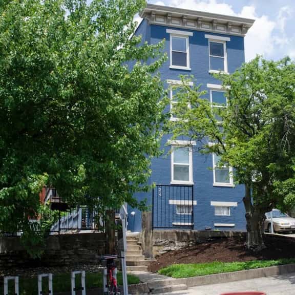 2 Large Apts w/ Parking - Downtown/Over the Rhine - Image 1