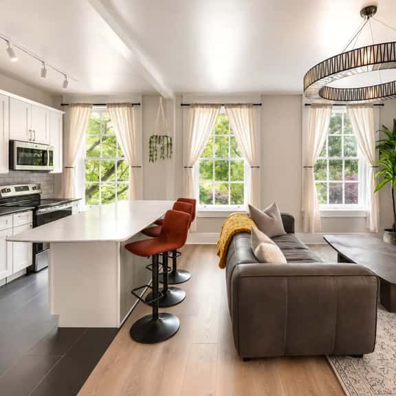 Airy, Elegant 1bd Apartment, Steps from Everything - Image 1