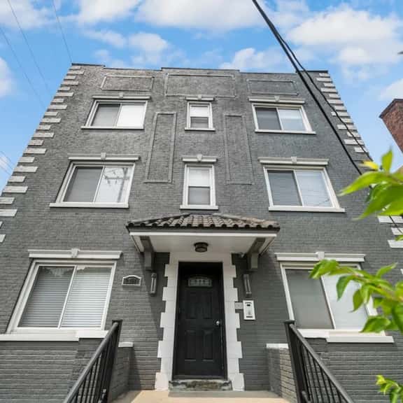 Classy 2BR Condo Near City Centre | OTR, UC, Zoo - Image 1