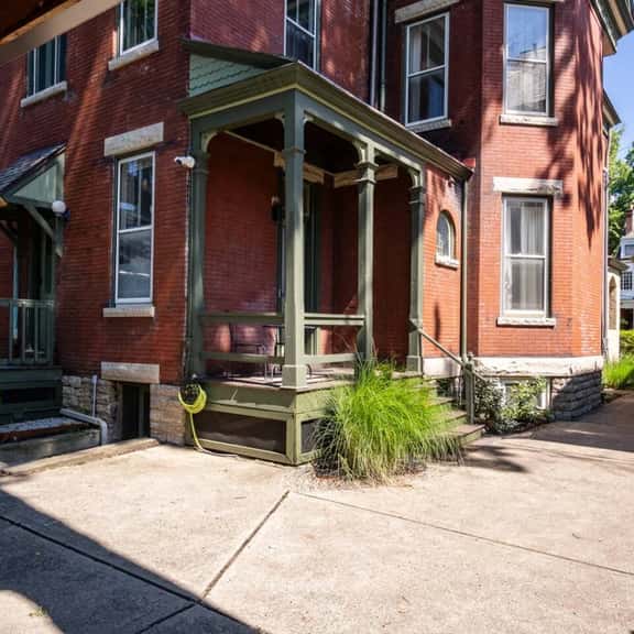 Clifton 1 Bed Renovated Historic Home by Zoo, UC - Image 1