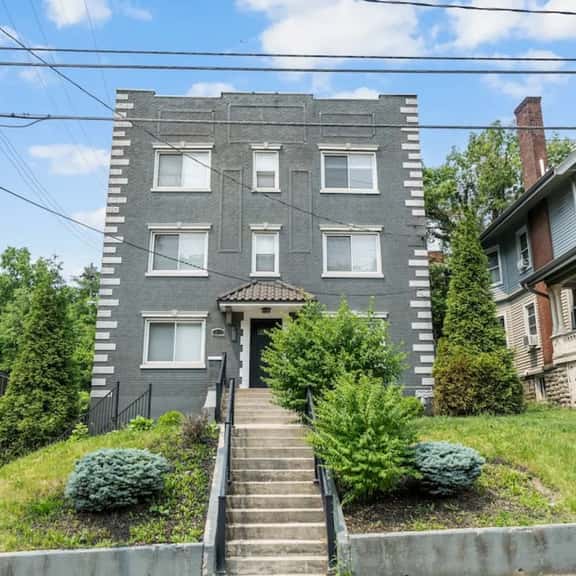 Comfortable 2BR Condo near City Center - Image 1