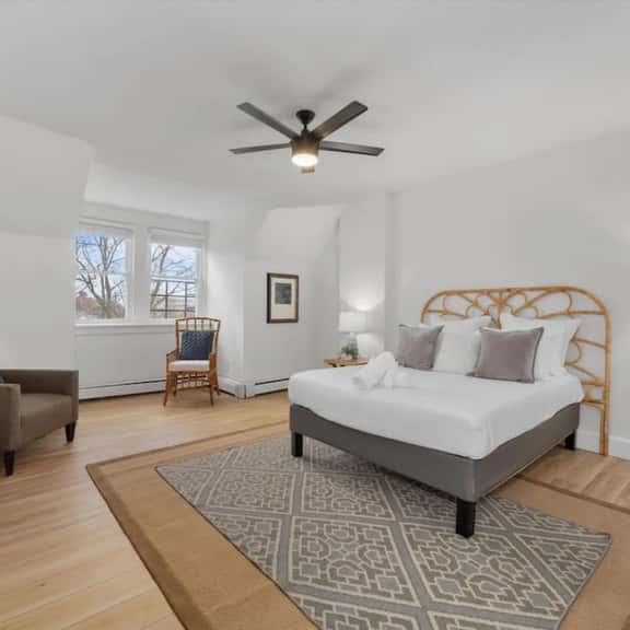 Cozy 3BR near Zoo | Hospitals | UC | Free Parking - Image 1