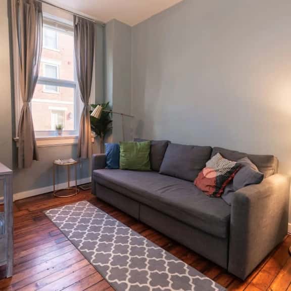 Cozy Apt in Walkable Area Downtown w/ Parking - Image 1