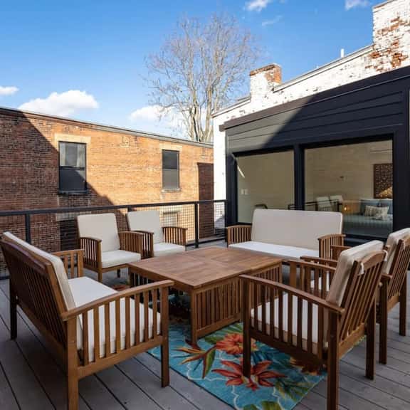 Deluxe 3BR Loft Walkable to Everything Downtown - Image 1