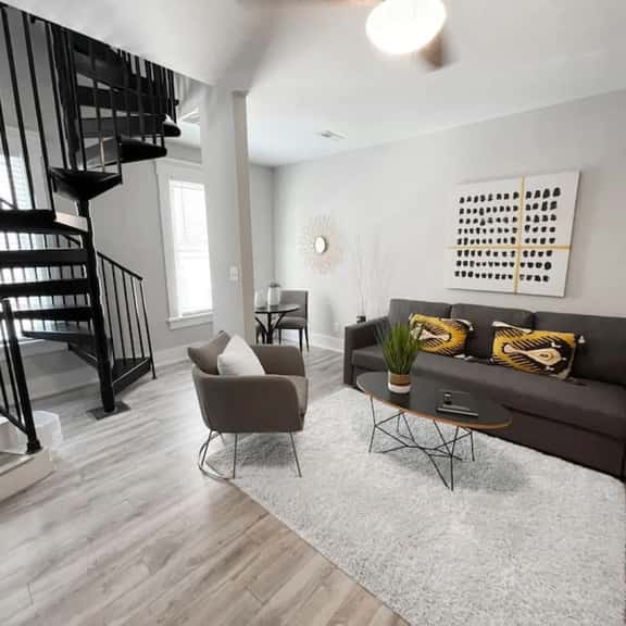 Huge Downtown Retreat Walkable to Everything - Image 1