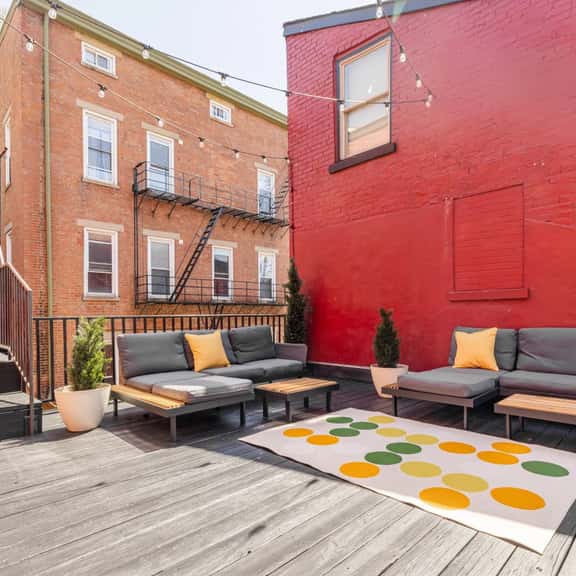 Huge Parkside Retreat Downtown-Private Roof Decks - Image 1