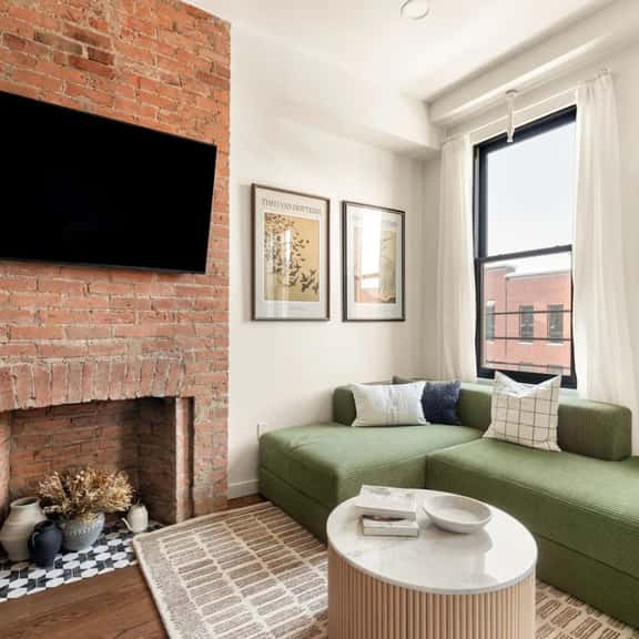 Lux Washington Park | Rooftop Patio | Free Parking - Image 1