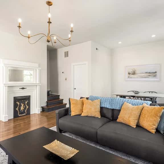 Luxe 2bd Apartment, Lots of Natural Light - Image 1