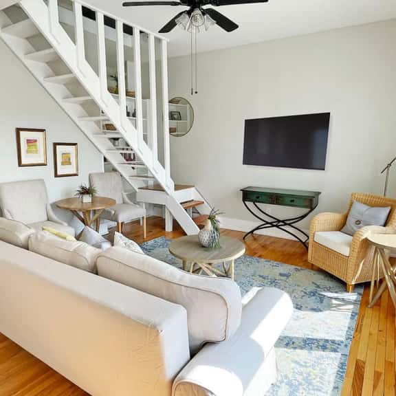 Mt Adams 2BR | Deck | River Views | 3-min to Dtown - Image 1