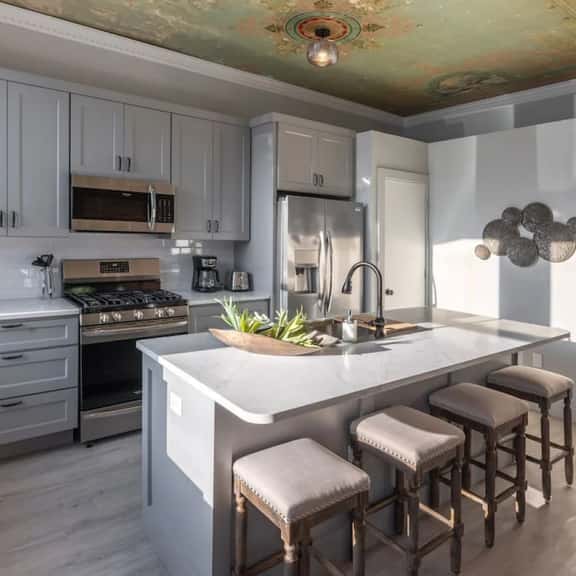 Parlor: Explore OTR/Downtown from a Renovated Condo - Image 1