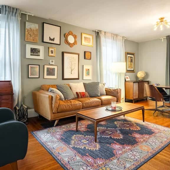 Peaceful, Elegant Midcentury Retreat, Close to All - Image 1