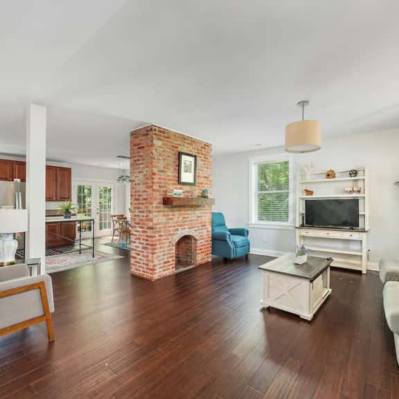 Renovated 2B w/Balcony by OTR, UC, Findlay Market - Image 1