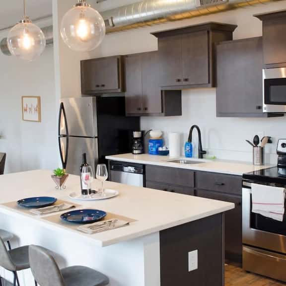 Stunning Condo Near Washington Park - Free Parking - Image 1