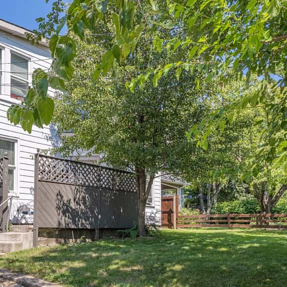 The Den - Cozy 1BR in Central Pleasant Ridge - Image 1