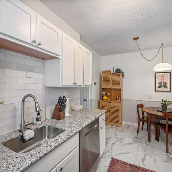 The Retreat - Warm and Convenient Guest Suite - Image 1