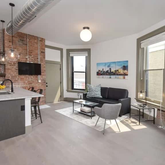 Gorgeous Condo in Heart of OTR, Free Parking! - Image 1