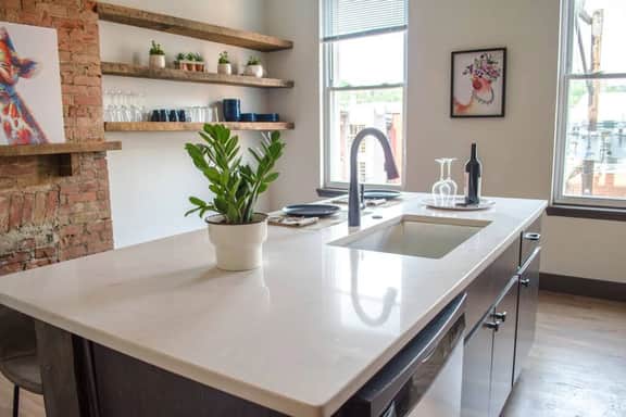 ♥ Gorgeous Condo in the Heart of OTR Free Parking