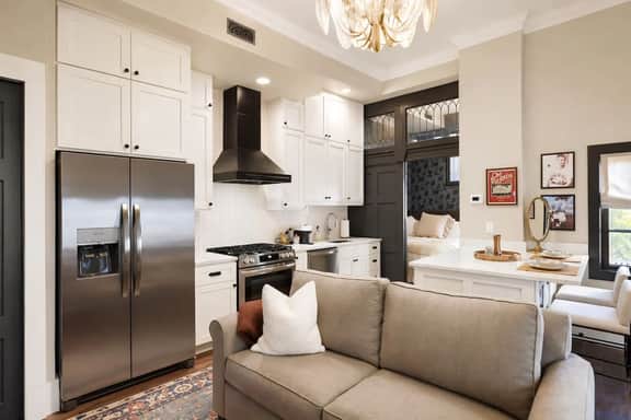 1839 Luxury Suite Walk to OTR & Convention Center