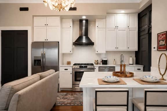 1839 Luxury Suite Walk to OTR & Convention Center