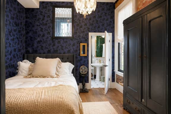 1839 Luxury Suite Walk to OTR & Convention Center