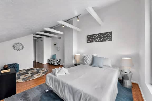 1BR Condo Steps to the Monastery, Cafes, and Resaurants