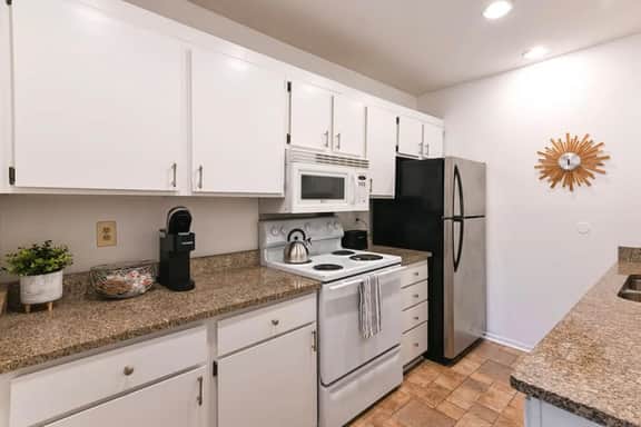 Adorable Mt Adams 2BR near it all