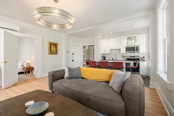 Airy, Elegant 1bd Apartment, Steps from Everything