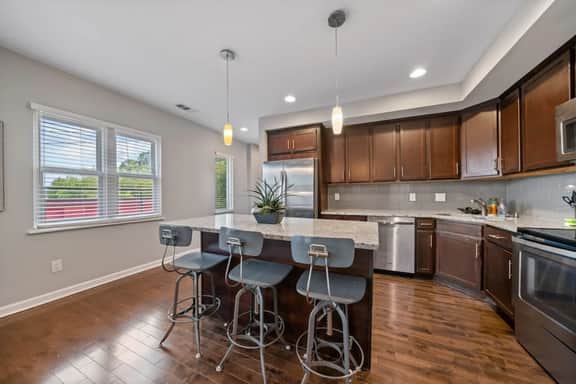 Classy 2BR Condo Near City Centre | OTR, UC, Zoo