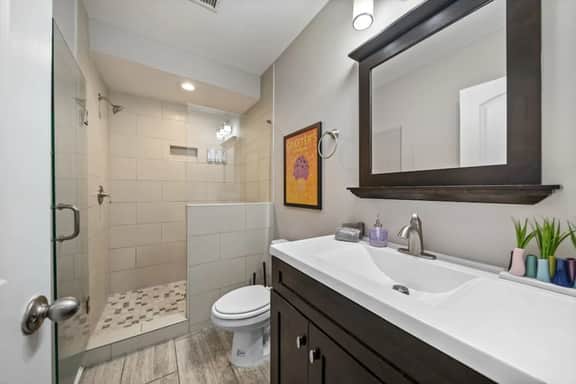 Classy 2BR Condo Near City Centre | OTR, UC, Zoo