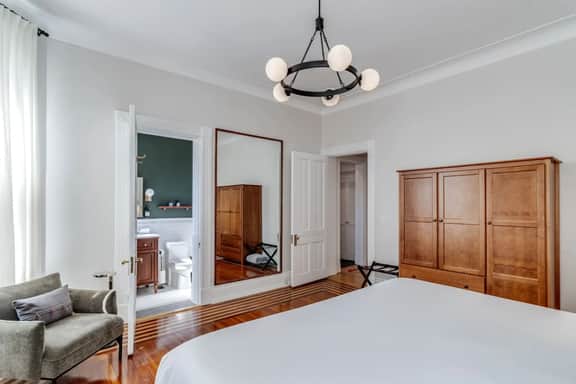 Clifton 1 Bed Renovated Historic Home by Zoo, UC