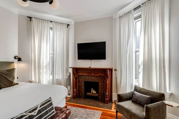 Clifton 1 Bed Renovated Historic Home by Zoo, UC