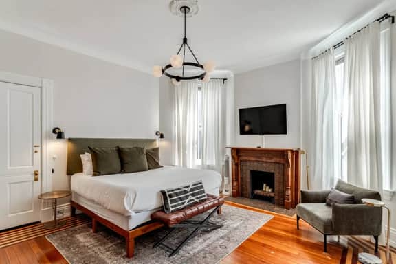 Clifton 1 Bed Renovated Historic Home by Zoo, UC