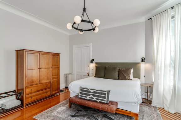 Clifton 1 Bed Renovated Historic Home by Zoo, UC