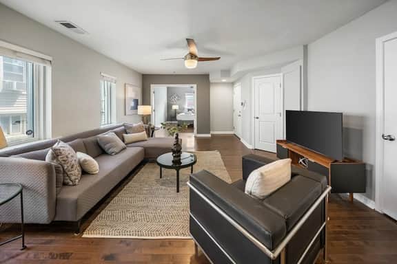 Comfortable 2BR Condo near City Center