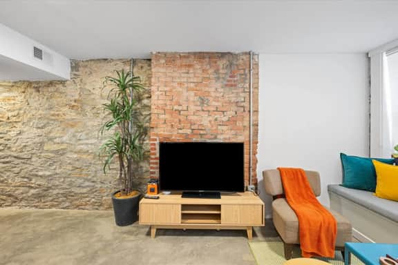 Cozy 1BR Near Findlay Market and UC, Rhinegeist
