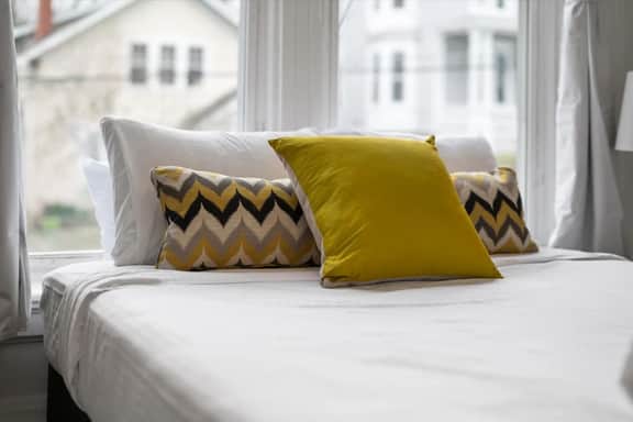 Cozy 1BR Near Zoo, UC, Hospitals