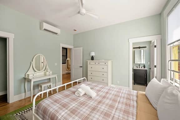 Cozy 2BR Near Findlay Market and UC, Rhinegeist