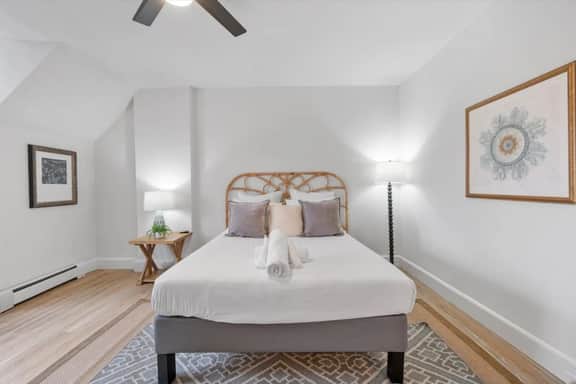 Cozy 3BR near Zoo | Hospitals | UC | Free Parking