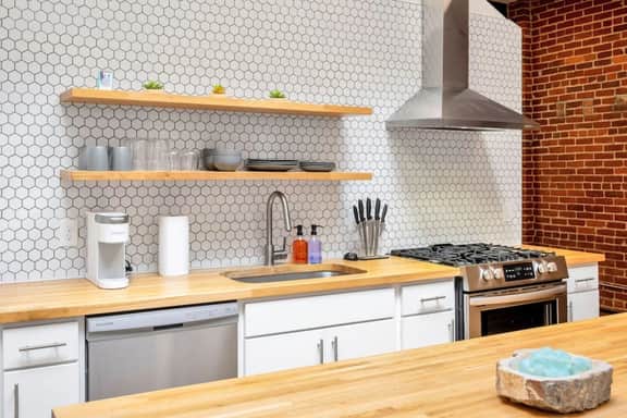 Deluxe 3BR Loft Walkable to Everything Downtown