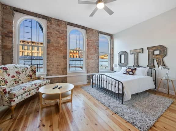 Findlay Suites -Explore OTR with an Outdoor Deck!