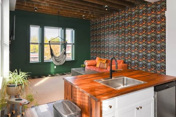 Gorgeous Gem in Heart of Hills