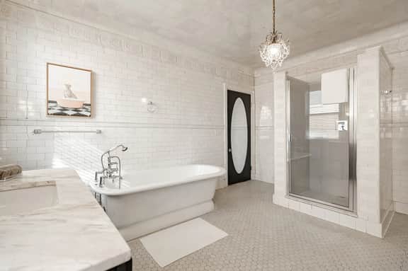 Grand Urban Retreat | Walk to ALL | Free Streetcar