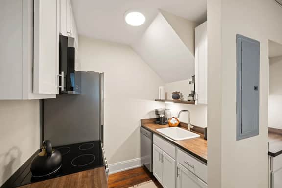 Hidden Gem 2BD w/ Patio, Near Findlay Market, UC
