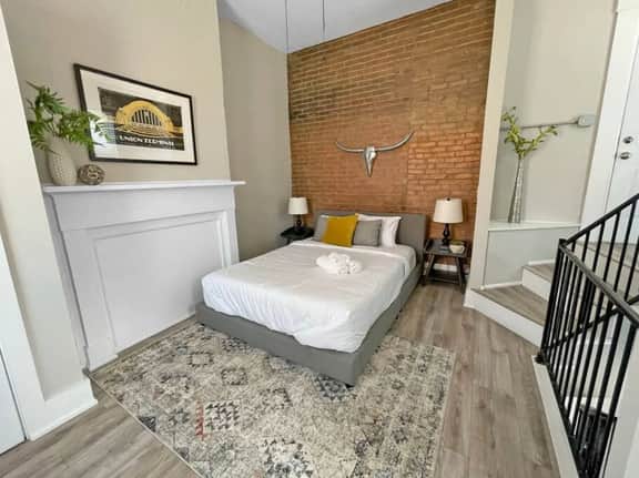 Huge Downtown Retreat Walkable to Everything