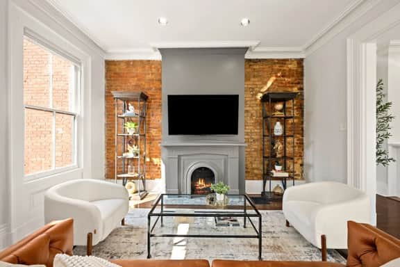 Huge Lux Historic Retreat, Walk to All Downtown